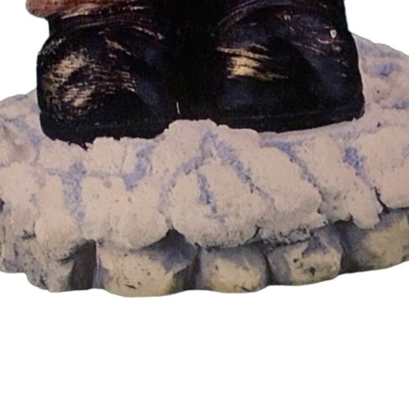 Cedar Creek Christmas Gentleman Caroler with Box - Picture 12 of 13